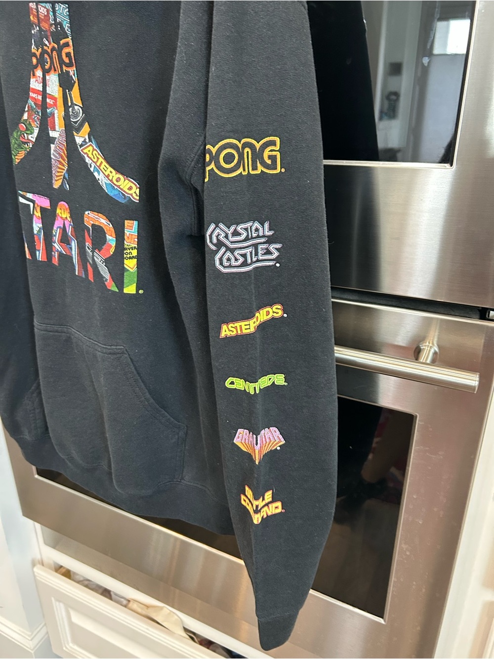Atari Black Logo Pullover Hoodie size M has wear missing drawstring - Picture 5 of 6